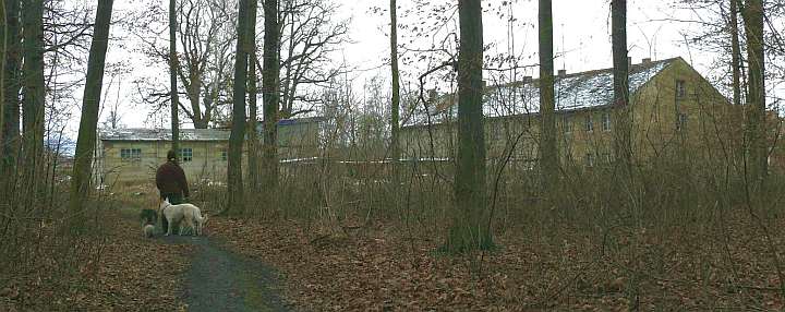 Zuhause von hinten, die alte Kaserne